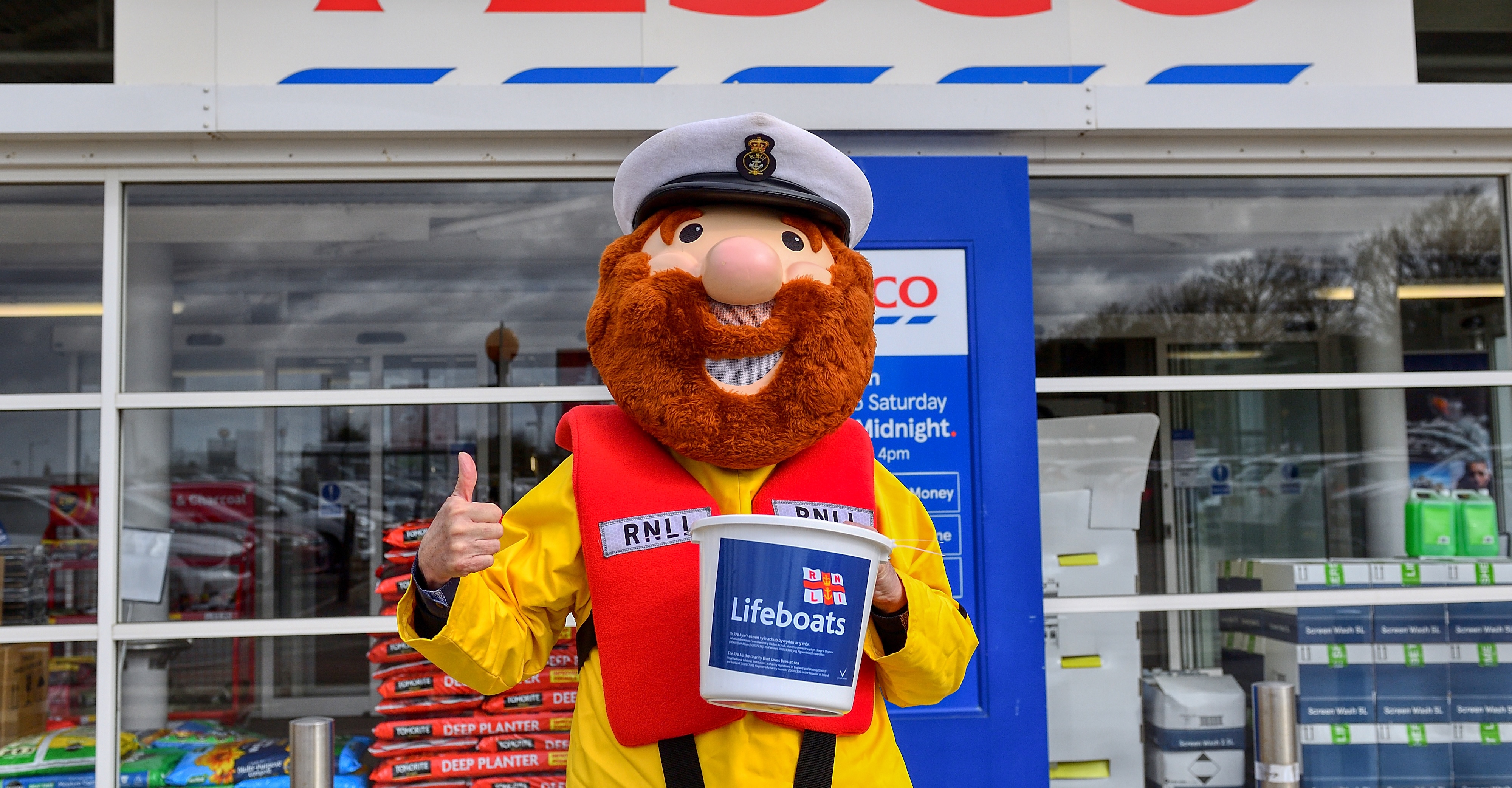Shopper tells of lifeboat rescue as hunstanton rnli volunteers collect at tesco2