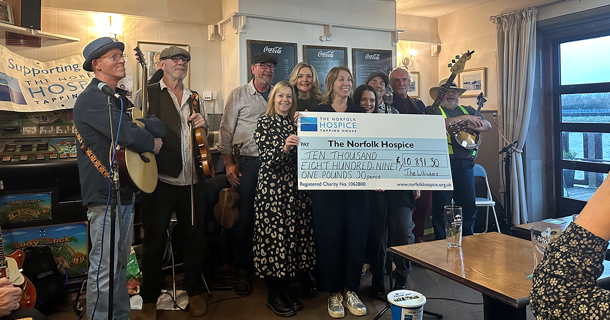 The Whickers with TH fundraisers and chq The Whickers with TH fundraisers and chq