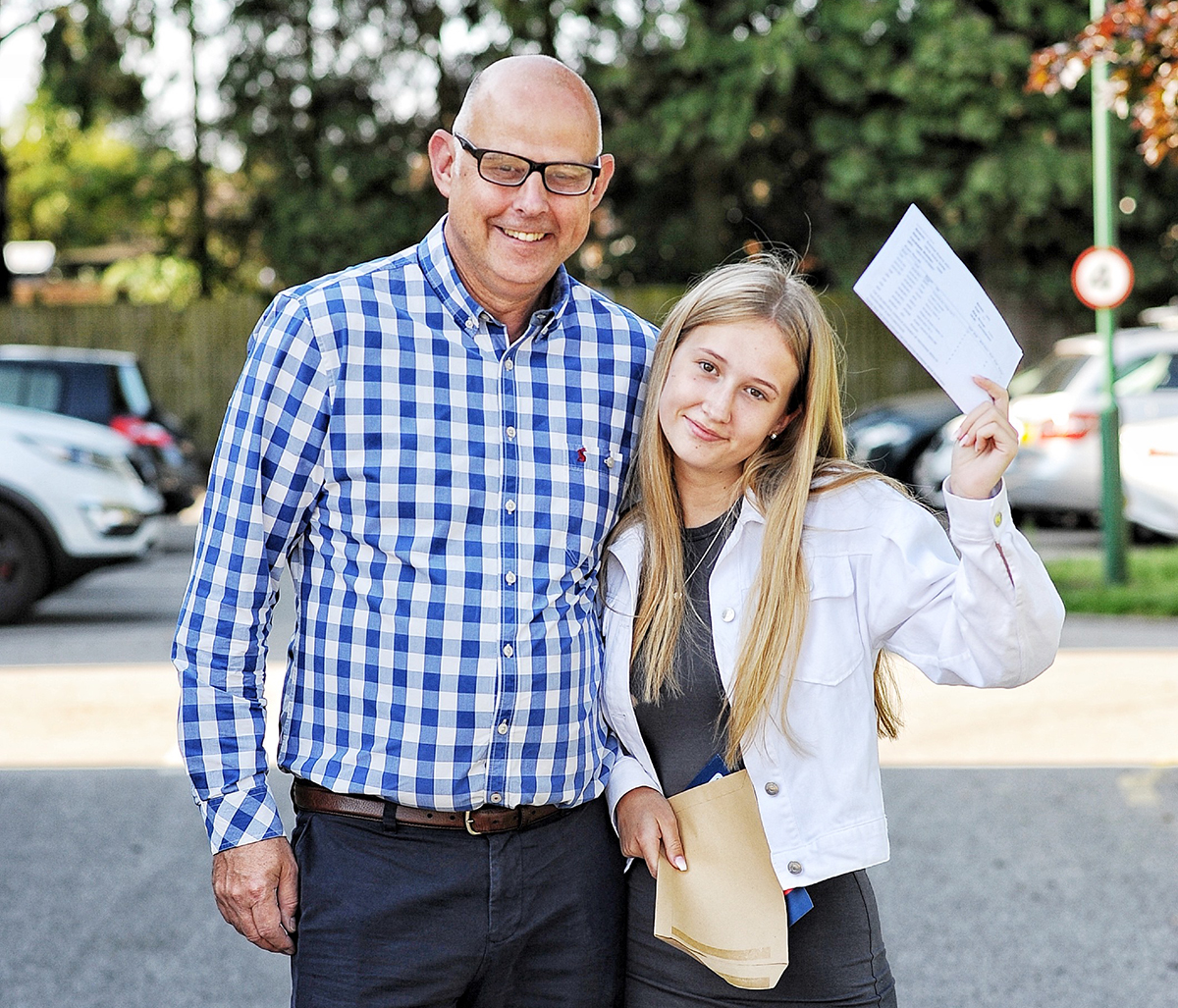WEB Olivia Dark and dad