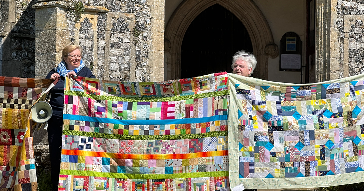 WEB Rosemary and Maggie with quilts